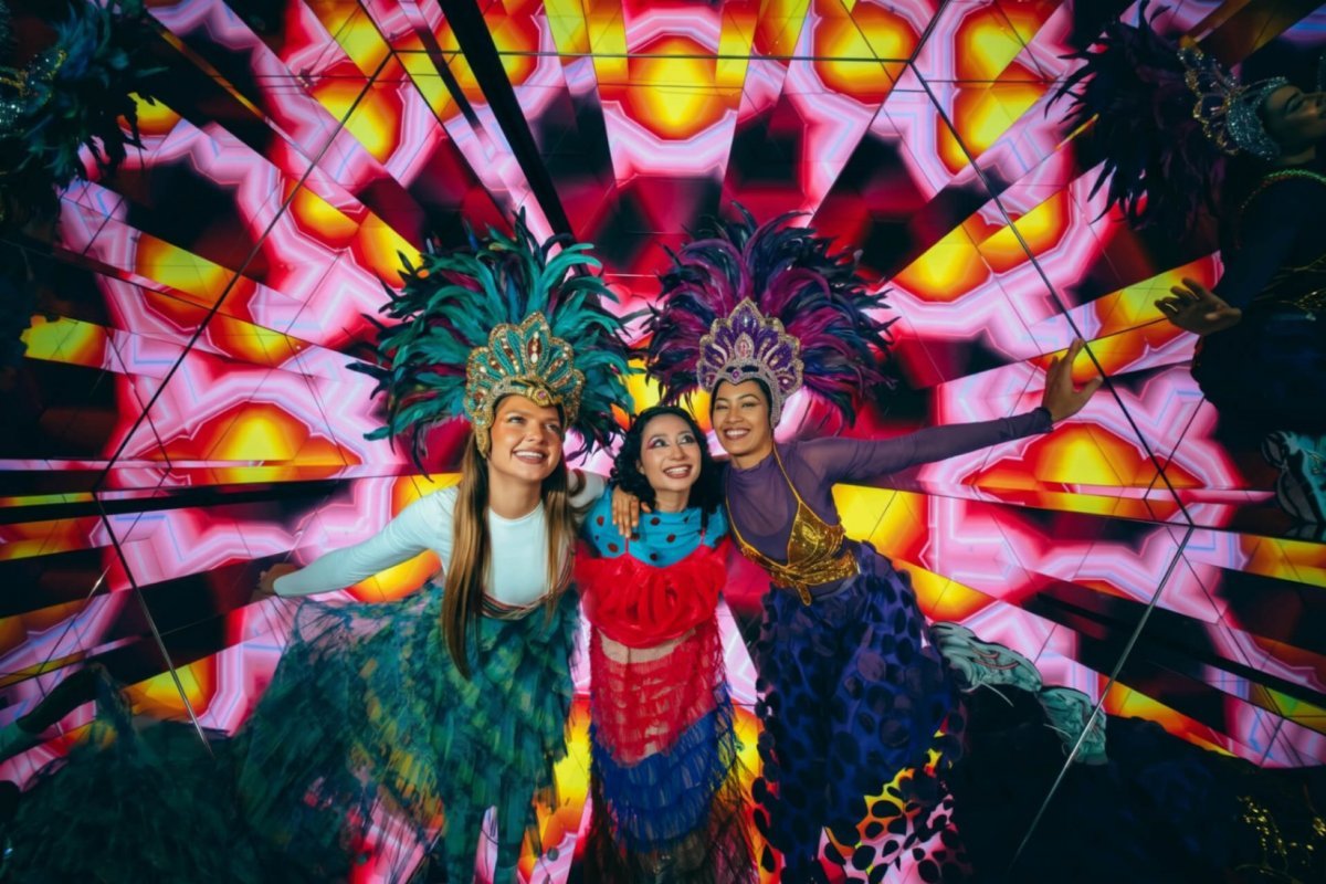 electric-carnival-the-city-is-dancing-a-image11-resized.jpeg
